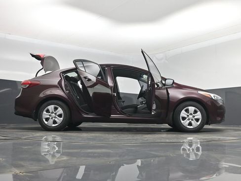 Used 2018 Kia Forte LX image 7