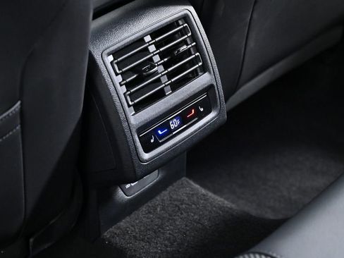 Used 2024 Volkswagen Golf R image 32