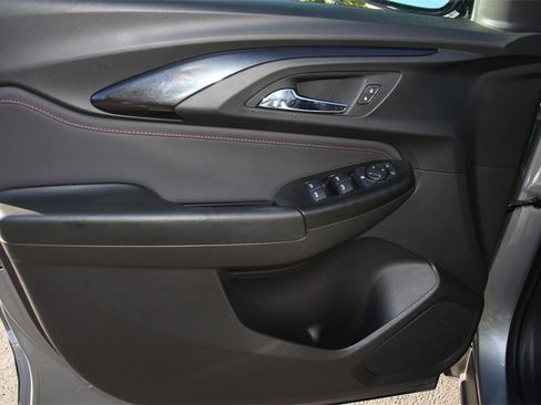 Used 2023 Chevrolet TrailBlazer RS w/ Convenience Package image 23