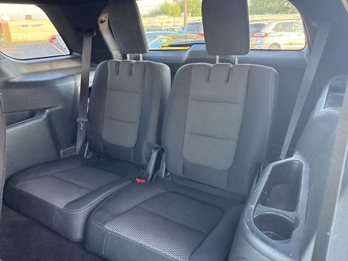 Used 2018 Ford Explorer XLT AWD/4WD image 11