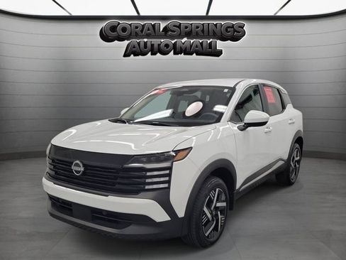 Used 2025 Nissan Kicks SV FWD image 3