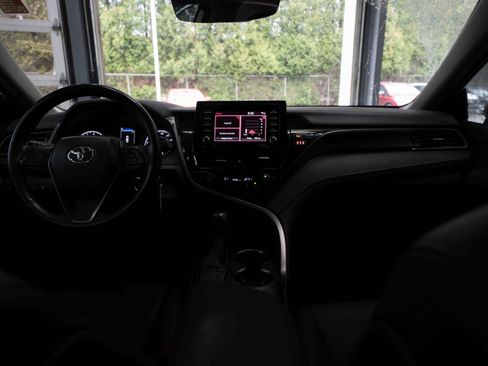 Used 2024 Toyota Camry SE image 20