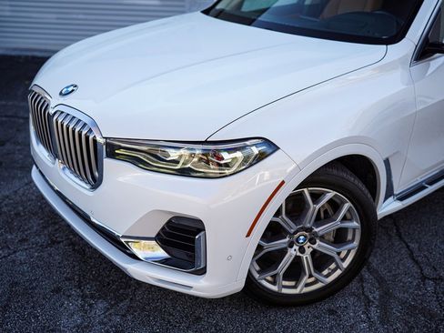 Used 2022 BMW X7 xDrive40i w/ Premium Package image 2
