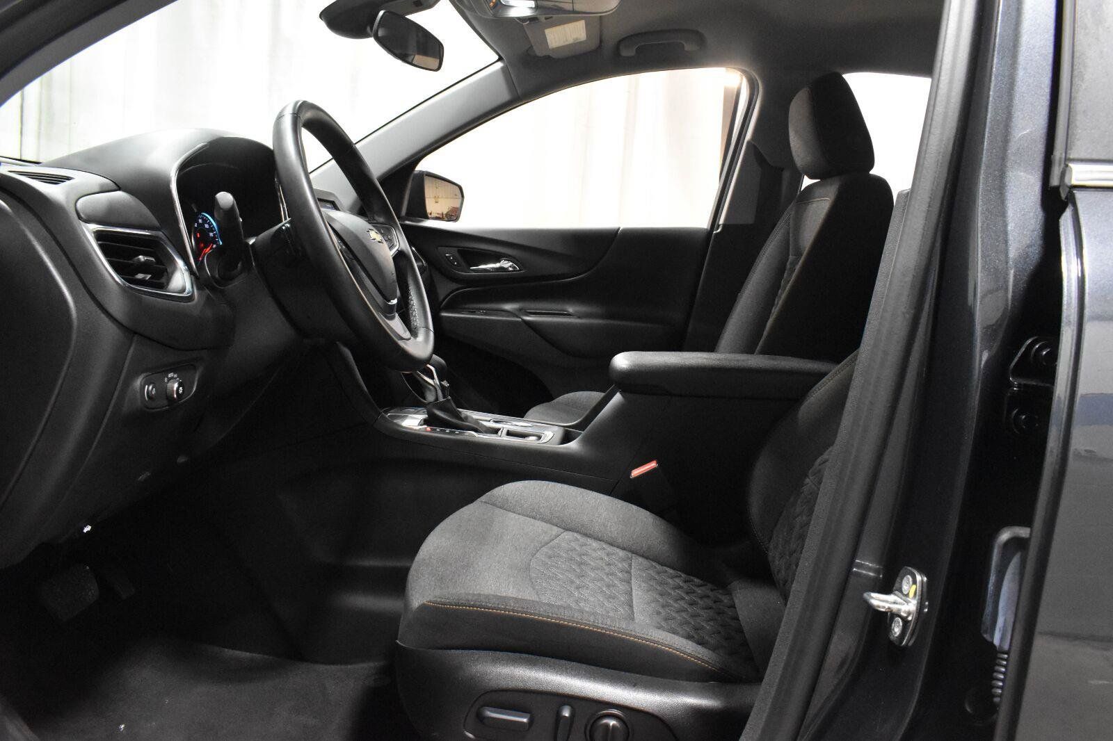 Used 2023 Chevrolet Equinox LT FWD image 3