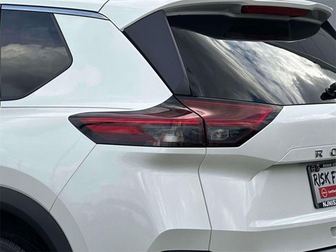 Certified 2023 Nissan Rogue SV w/ SV Premium Package image 9