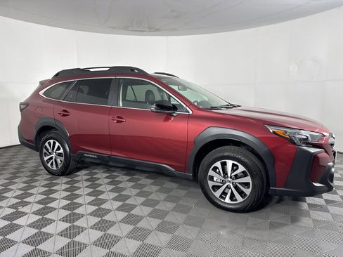 Used 2025 Subaru Outback Premium image 2