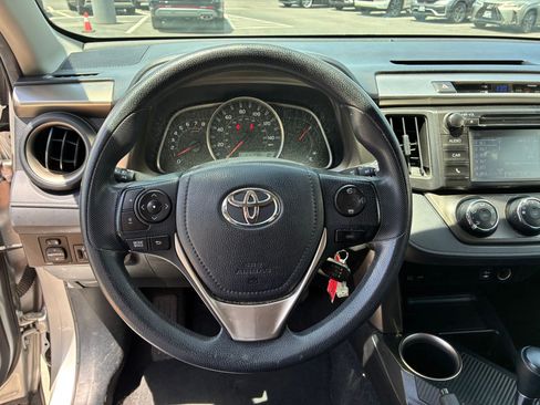 Used 2015 Toyota RAV4 LE FWD image 17