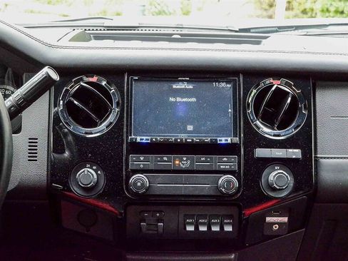 Used 2016 Ford F450 XLT w/ XLT Interior Package image 18