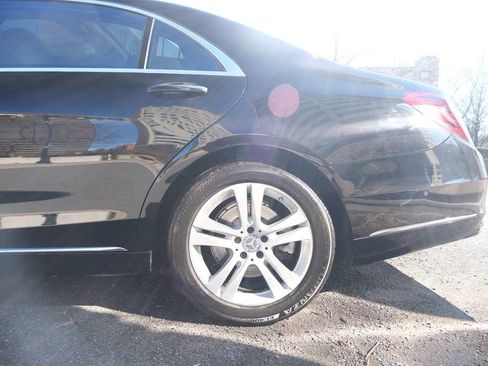 Used 2018 Mercedes-Benz S 560 4MATIC Sedan w/ Premium Package image 7