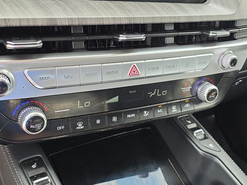 Certified 2023 Kia Telluride EX w/ EX Captain's Chair Package AWD/4WD image 27