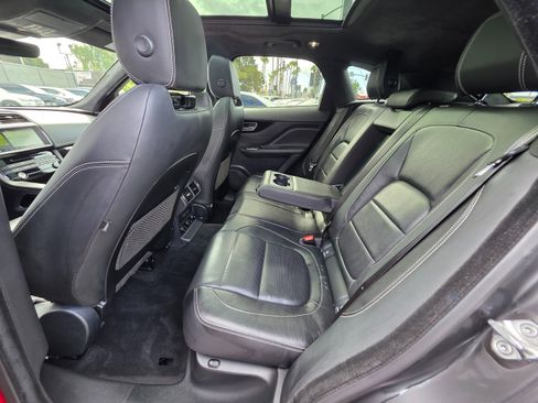 Used 2019 Jaguar F-PACE S image 21