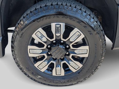 Used 2024 GMC Sierra 3500 Denali w/ Technology Package image 12