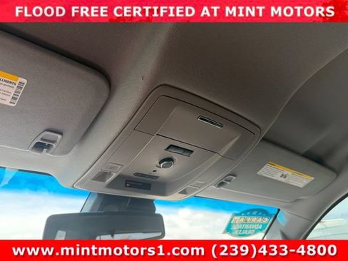 Used 2017 GMC Yukon SLT AWD/4WD image 29
