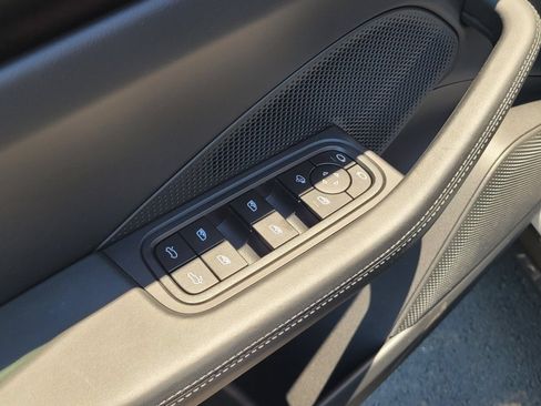 Certified 2025 Porsche Macan Electric RWD image 21