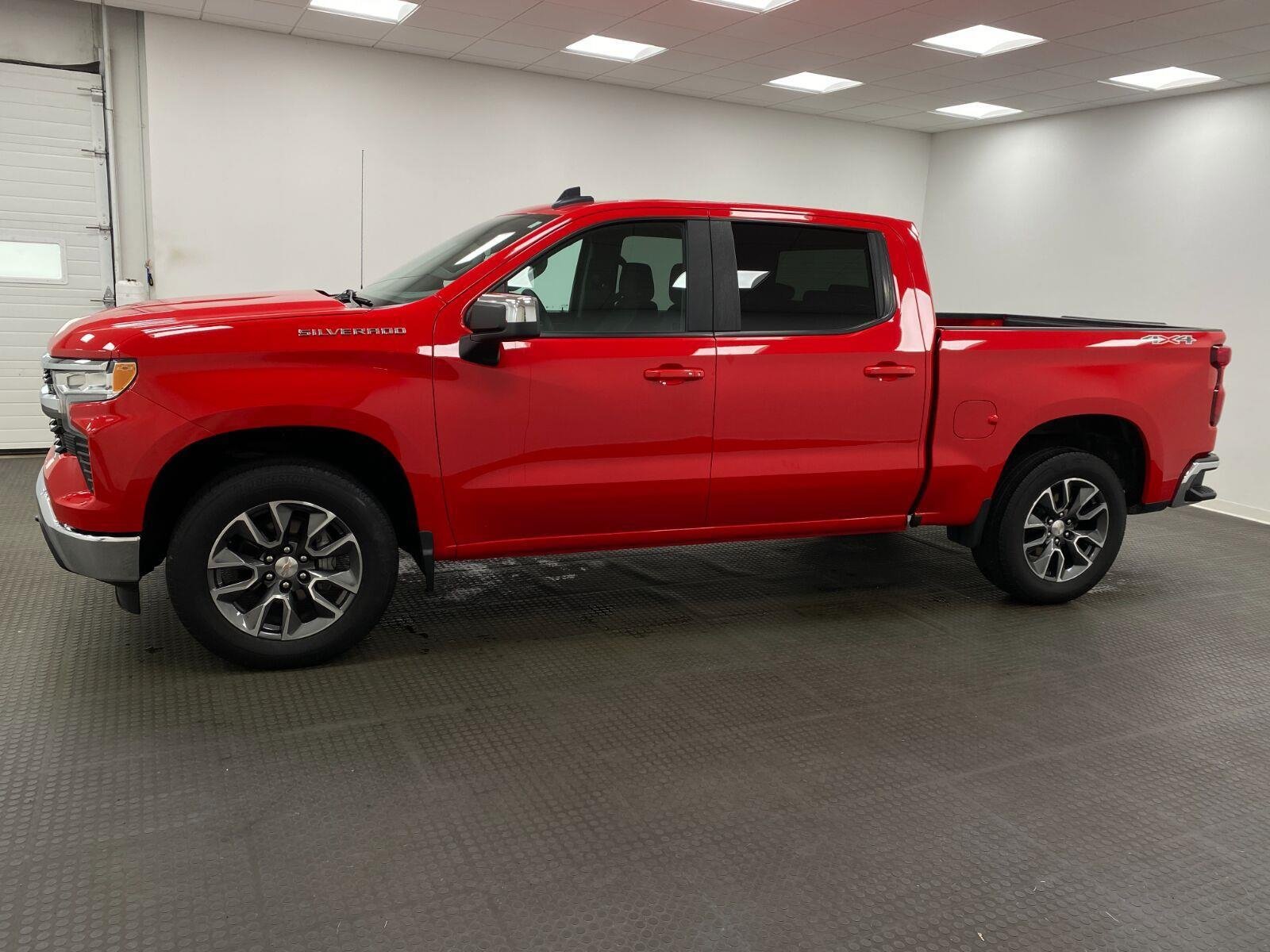 Used 2024 Chevrolet Silverado 1500 LT AWD/4WD image 9
