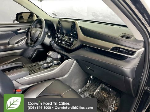 Used 2021 Toyota Highlander XLE image 29