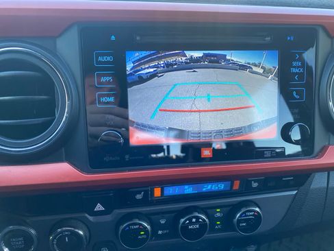 Used 2016 Toyota Tacoma TRD Off-Road AWD/4WD image 16