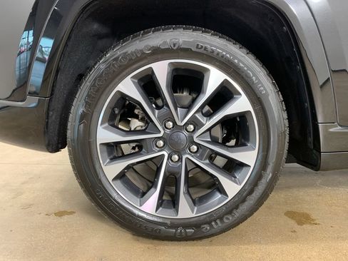 Used 2022 Jeep Grand Cherokee Overland AWD/4WD image 41