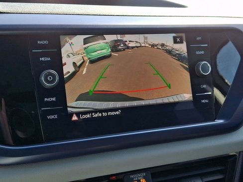 Certified 2023 Volkswagen Taos SE w/ Panoramic Sunroof Package image 18