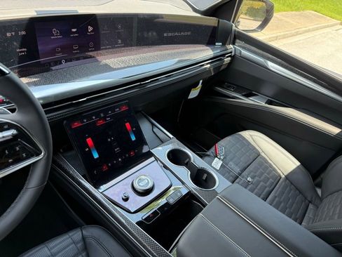 New 2026 Cadillac Escalade ESV V AWD/4WD image 30