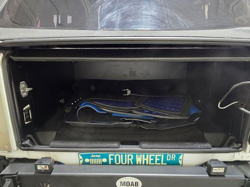 Used 2016 Jeep Wrangler Unlimited Sport w/ Connectivity Group image 26