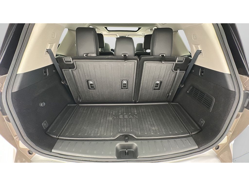 Used 2024 Nissan Pathfinder Platinum AWD/4WD image 27