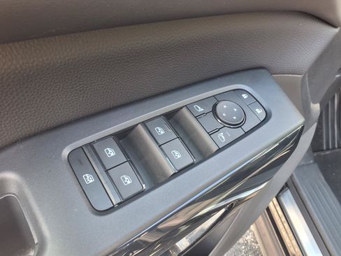 Used 2024 Nissan Pathfinder SV w/ SV Premium Package AWD/4WD image 19