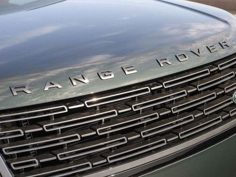 New 2025 Land Rover Range Rover Long Wheelbase SE image 11