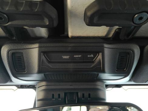 Used 2025 Jeep Wrangler Unlimited Sahara image 45