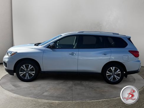 Used 2017 Nissan Pathfinder S AWD/4WD image 4