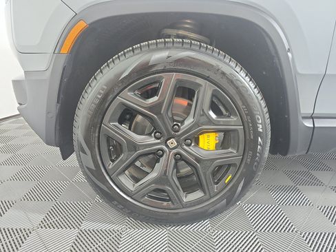 Used 2024 Rivian R1S Adventure AWD/4WD image 9
