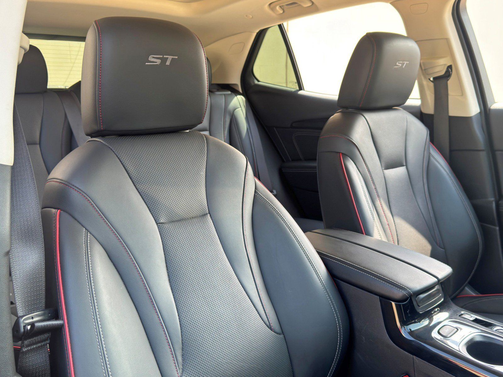 Used 2022 Buick Envision Essence w/ Sport Touring Package FWD image 37