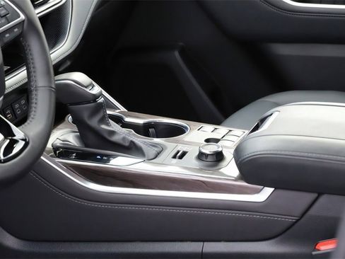 Used 2024 Toyota Highlander Platinum image 20