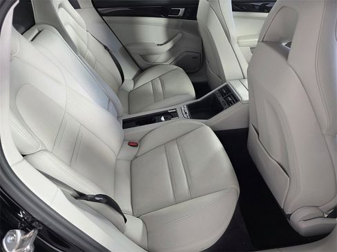 Used 2019 Porsche Panamera 4 image 27