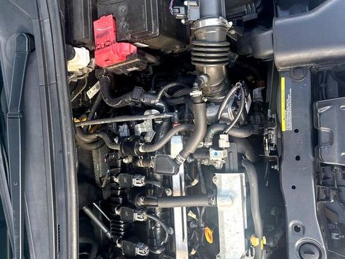 Used 2021 Nissan Versa SV image 37