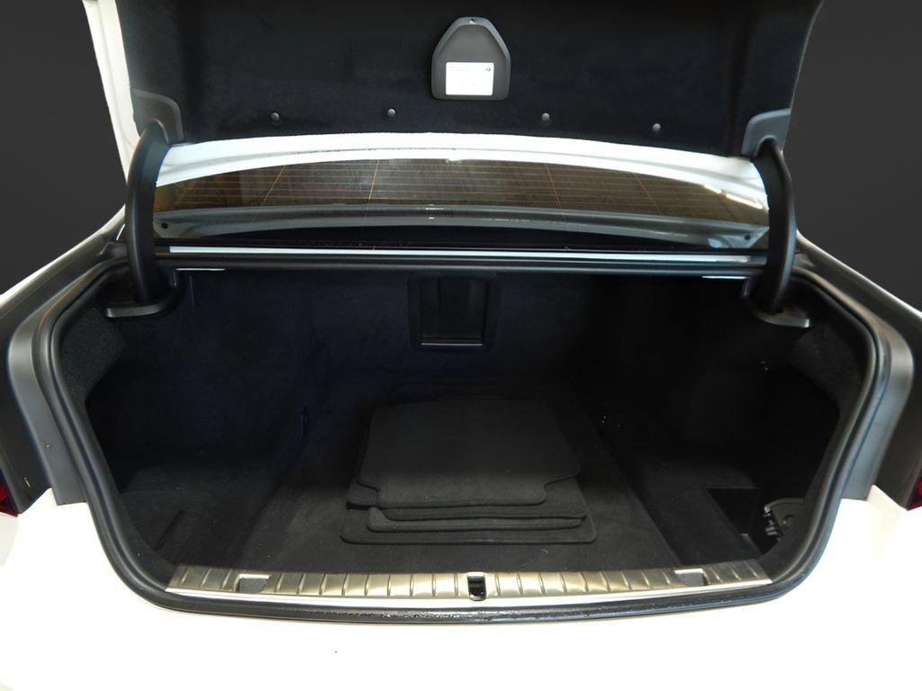 Used 2021 BMW 750i xDrive w/ Executive Package AWD/4WD image 9