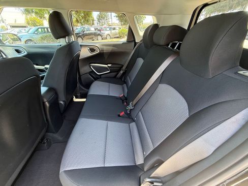 Used 2025 Kia Soul LX w/ LX Technology Package FWD image 22