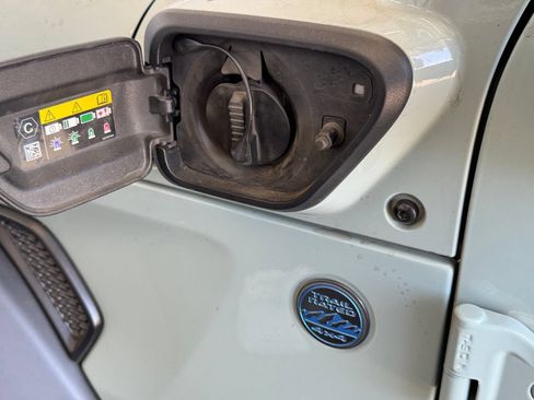 Used 2024 Jeep Wrangler Unlimited AWD/4WD image 10