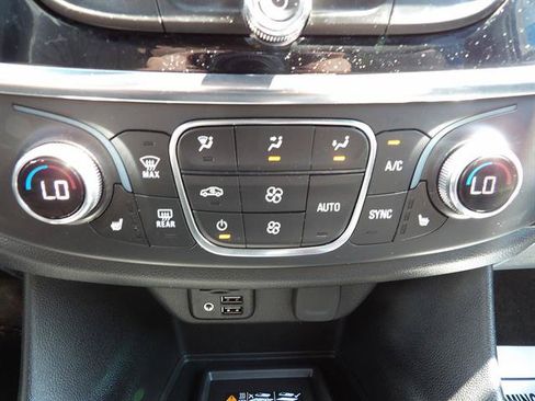Certified 2023 Chevrolet Traverse LT w/ LT Premium Package AWD/4WD image 25