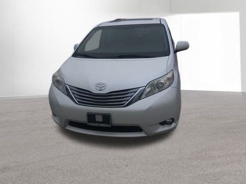 Used 2015 Toyota Sienna XLE w/ XLE Navigation Package image 2