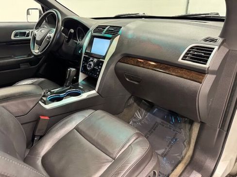 Used 2014 Ford Explorer Limited image 38