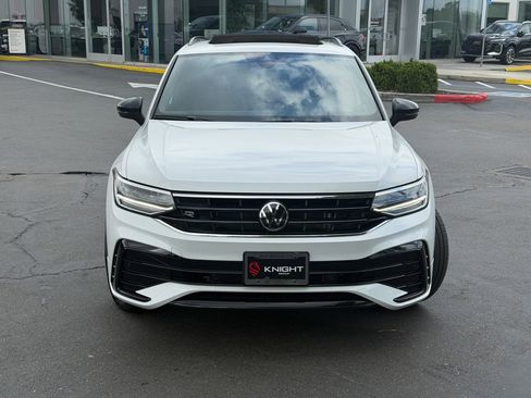 Used 2024 Volkswagen Tiguan SE R-Line FWD image 4