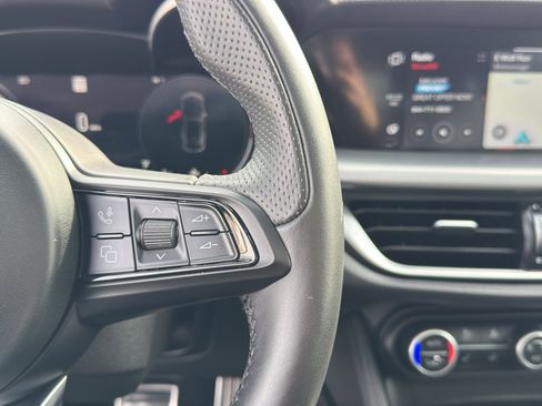 Used 2024 Alfa Romeo Stelvio Ti image 34