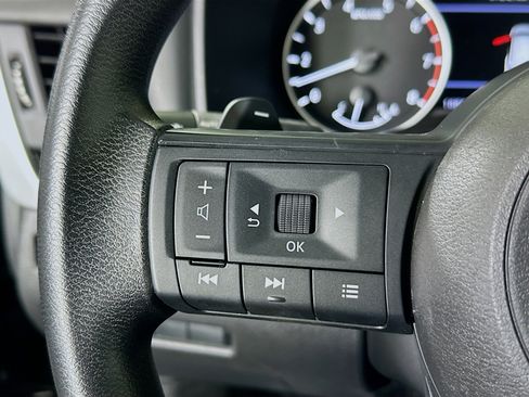 Used 2023 Nissan Rogue S image 16