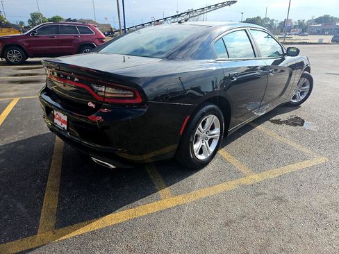 Used 2022 Dodge Charger SXT w/ Leather Interior Group image 5