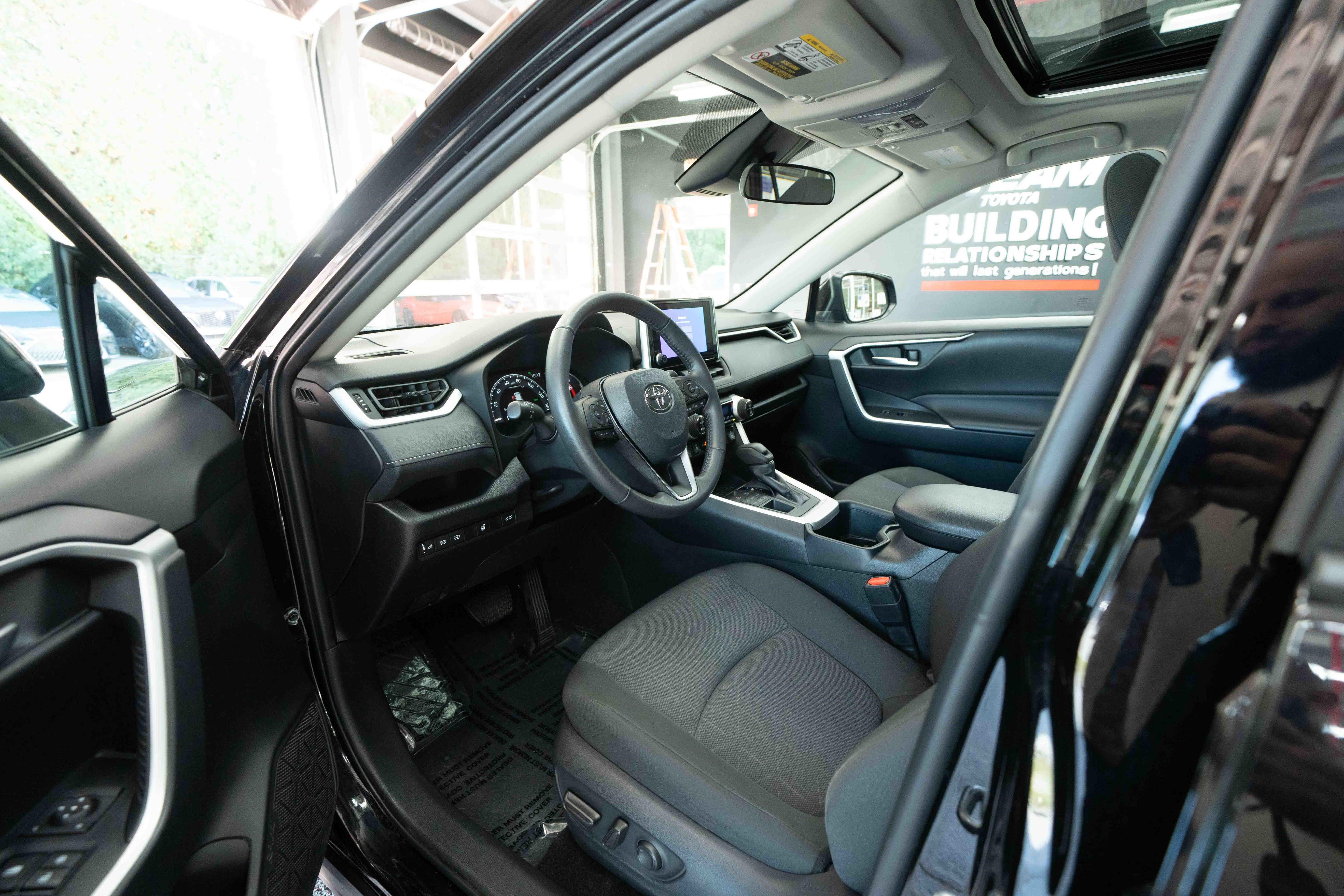 Used 2025 Toyota RAV4 XLE w/ Convenience Package AWD/4WD image 9