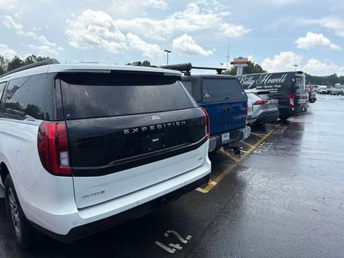 Used 2025 Ford Expedition Max Active RWD image 4