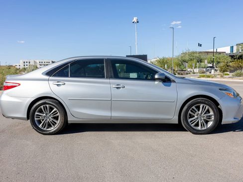 Used 2016 Toyota Camry SE image 6