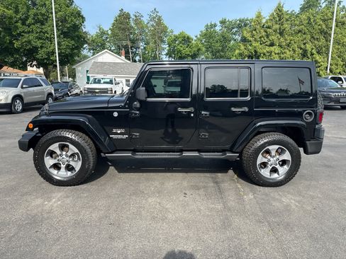Used 2016 Jeep Wrangler Unlimited Sahara w/ Max Tow Package AWD/4WD image 6