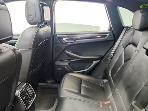 Used 2018 Porsche Macan AWD/4WD image 27